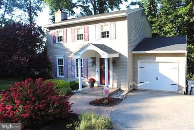 /international/us/5331-strasburg-road-kinzers-pa-110108504757/