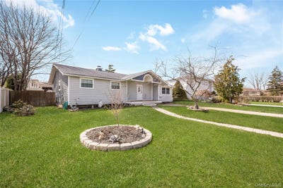 /international/us/6-evy-court-sayville-ny-110107476551/