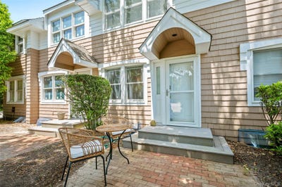 /international/us/49-canoe-place-hampton-bays-ny-110109826912/