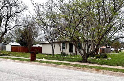 /international/us/200-san-angelo-avenue-benbrook-tx-110106702751/