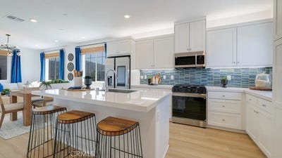 /international/us/2201-aneto-way-santa-paula-ca-110108692088/