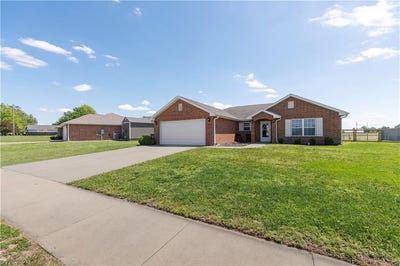 /international/us/707-landon-drive-independence-ks-110107545136/