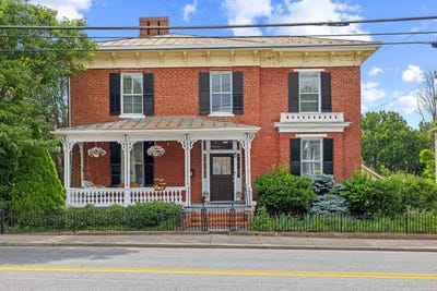 /international/us/923-n-augusta-st-staunton-va-110108932963/