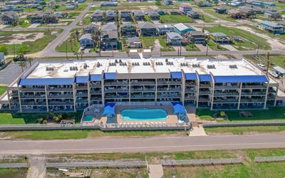 /international/us/1021-s-water-street-114-rockport-tx-110093308687/