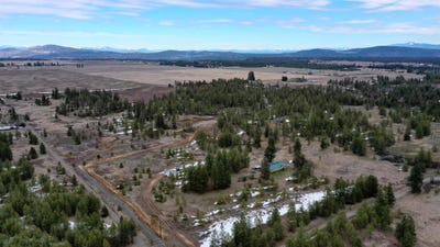 /international/us/18324-w-burnett-rd-nine-mile-falls-wa-110119764788/