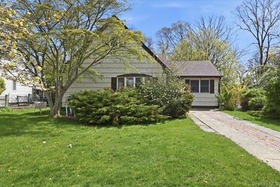 /international/us/49-forrest-place-amityville-ny-110107653942/