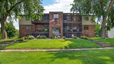 /international/us/824-mcgregor-street-bloomington-il-110108752924/