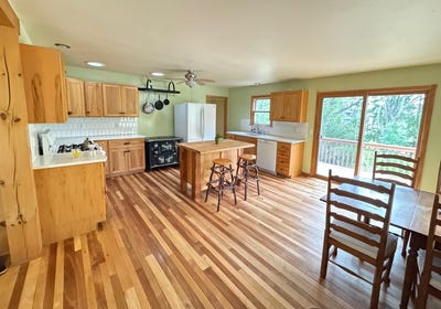 /international/us/310-independence-street-viroqua-wi-110099818413/