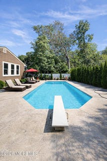 /international/us/175-delaware-avenue-oakhurst-nj-110105331829/