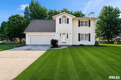 /international/us/117-hoelting-street-farmersville-il-110108536243/