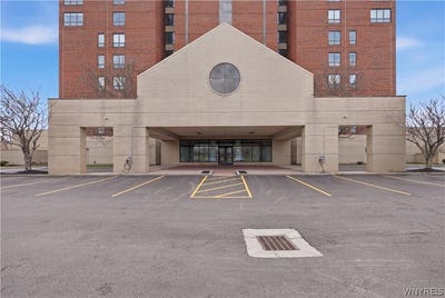 /international/us/207-admirals-circle-buffalo-ny-110107615627/
