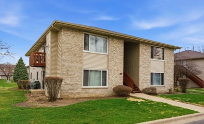 /international/us/490-westwood-court-crystal-lake-il-110106815422/