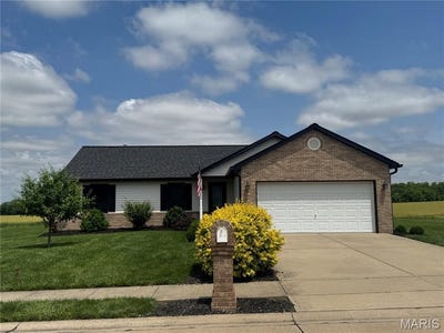 /international/us/535-shamrock-drive-waterloo-il-110108189891/