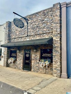 /international/us/23-main-street-wedowee-al-110105506867/