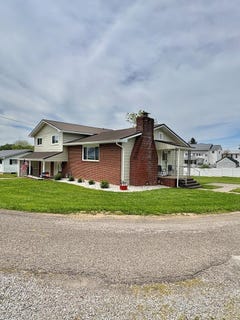 /international/us/305-hardman-street-middlebourne-wv-110108293310/