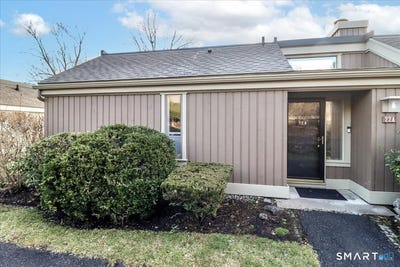 /international/us/22-heritage-circle-southbury-ct-110106582859/