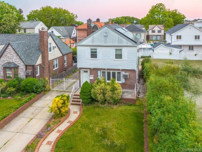 /international/us/75-75-180th-street-fresh-meadows-ny-110108067679/