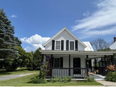 /international/us/25-lake-street-rouses-point-ny-110100901494/