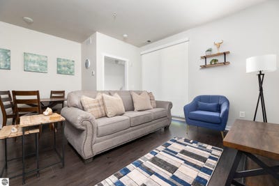 /international/us/630-116-s-garfield-avenue-traverse-city-mi-110105953962/