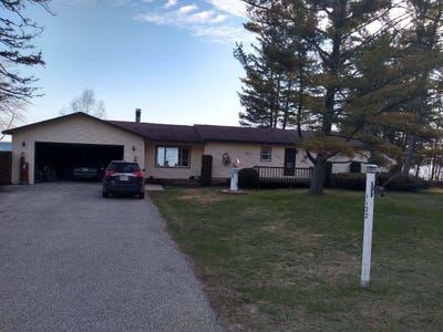 /international/us/1122-shore-drive-cheboygan-mi-110096632424/