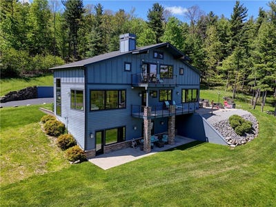 /international/us/8763-greyton-h-taylor-memorial-drive-urbana-ny-110099667686/