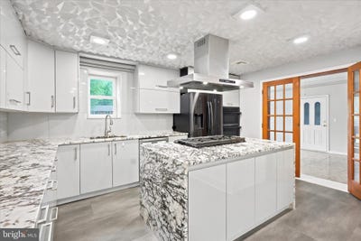 /international/us/926-mercer-street-cherry-hill-nj-110119703159/