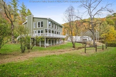 /international/us/2105-lee-creek-road-culloden-wv-110103237243/