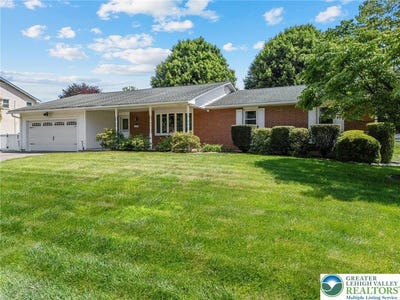 /international/us/2704-plymouth-drive-palmer-twp-pa-110100471837/