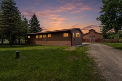 /international/us/7980-county-road-e-oconto-falls-wi-110109009758/