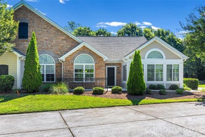 /international/us/274-lone-oak-circle-rock-hill-sc-110109054689/