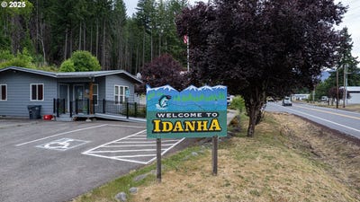 /international/us/n-highway-22-hwy-idanha-or-110099154856/