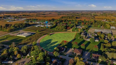 /international/us/e-morning-glory-drive-clintonville-wi-110120118096/