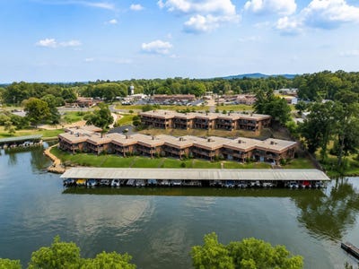 /international/us/1412-unit-13a-airport-rd-hot-springs-ar-110108536813/