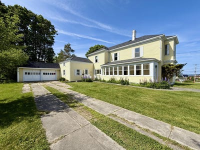 /international/us/14-water-street-eastport-me-110099997922/