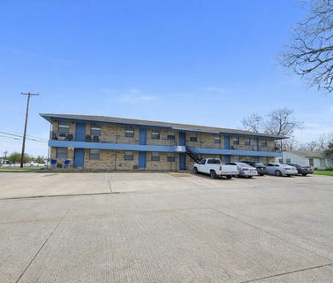 /international/us/1706-w-cameron-ave-rockdale-tx-110106495792/