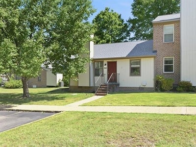 /international/us/46-james-square-williamsburg-va-110108298574/