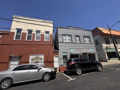 /international/us/229-main-street-paintsville-ky-110108905984/
