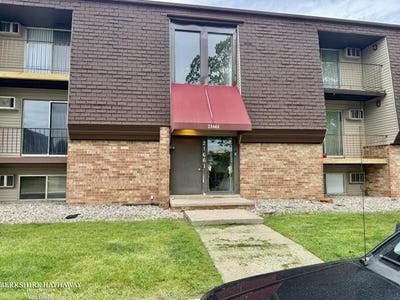 /international/us/21661-hillside-drive-clinton-township-mi-110108438248/