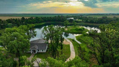 /international/us/1803-south-sand-hill-rd-burrton-ks-110098410050/