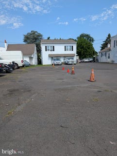 /international/us/3552-bristol-pike-bensalem-pa-110101234377/