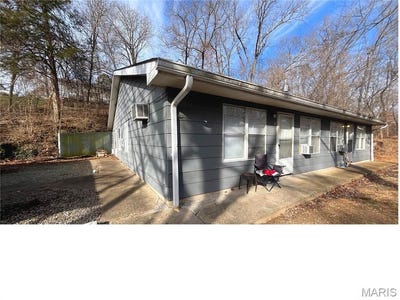 /international/us/302-n-spring-st-steelville-mo-110105875622/