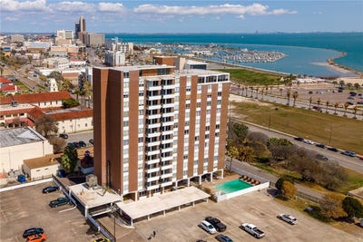 /international/us/715-s-upper-broadway-street-corpus-christi-tx-110106602788/