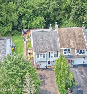 /international/us/27-carriage-road-clifton-park-ny-110101435702/