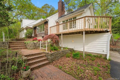 /international/us/230-sweet-hollow-road-huntington-ny-110108149251/