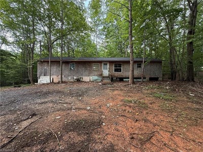 /international/us/2426-woodfield-drive-sophia-nc-110101481592/