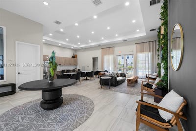/international/us/17042-sw-1st-st-pembroke-pines-fl-110104185484/