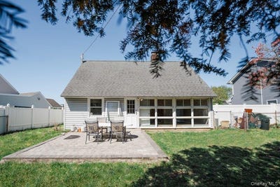 /international/us/71-chimney-lane-levittown-ny-110107856534/