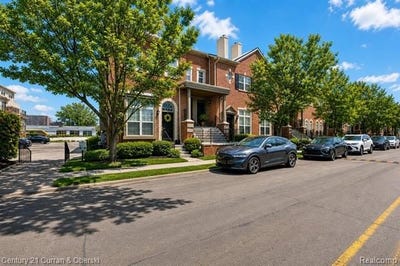 /international/us/22123-w-village-drive-dearborn-mi-110107780290/