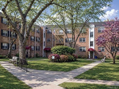 /international/us/111-05-66th-avenue-forest-hills-ny-110108497901/
