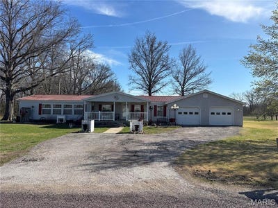 /international/us/1248-community-beach-road-odin-il-110106717965/